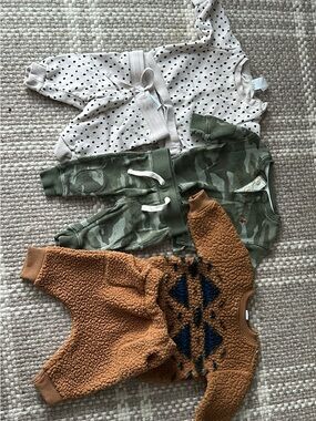 Zara, Gap, Old navy 0-3 mo sets- White Polka, Green Camo, Brown Sherpa